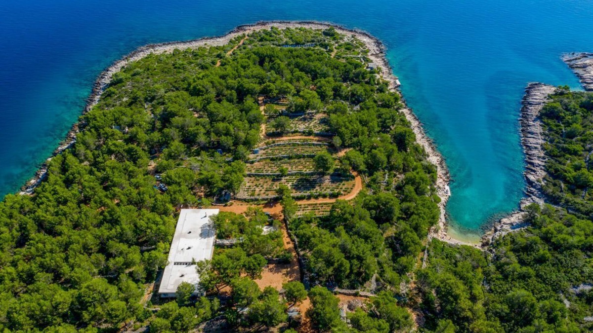 Cove Basina (Jelsa) Villa | Villa Clasa - Four Bedroom Villa, Sleeps 8