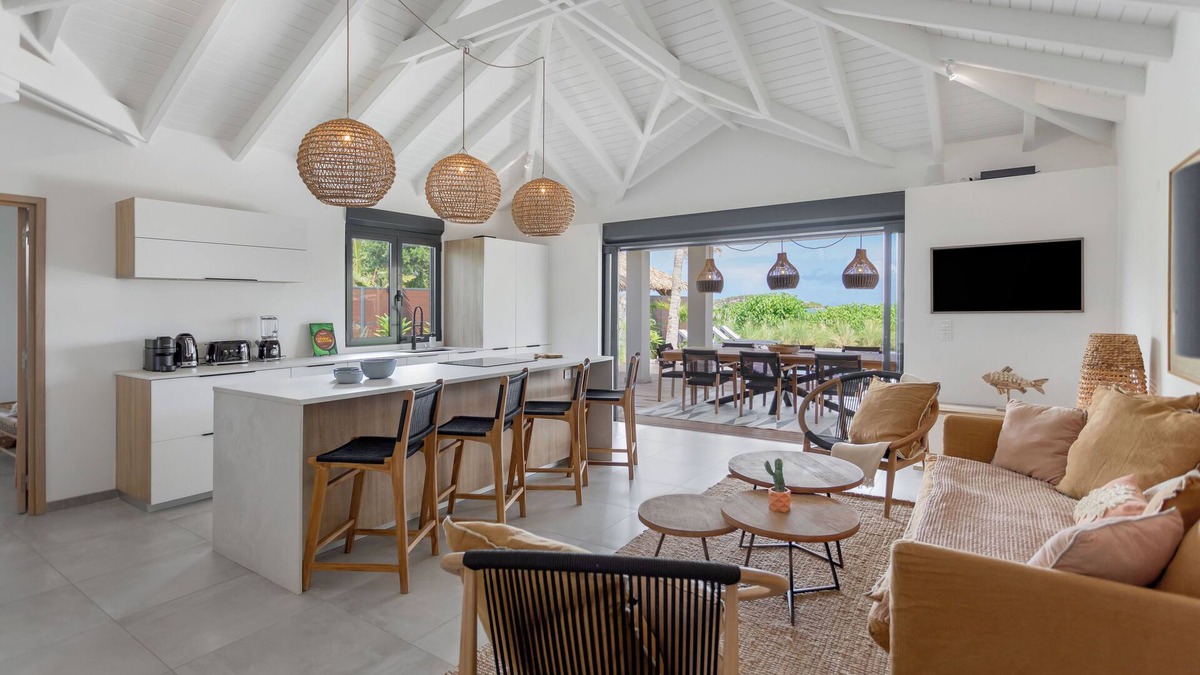 Bellevue Villa | Villa Coco - Waterfront property with water access, swimming pool, AC & kayaks