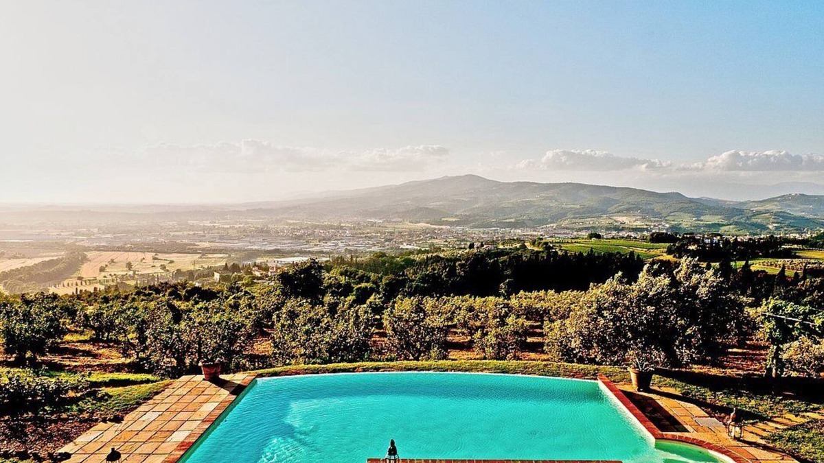 Montelupo Fiorentino Villa | Villa Collarina Grande: An elegant and welcoming two-story age-old farm house surrounded by the greenery, with Free WI-FI.