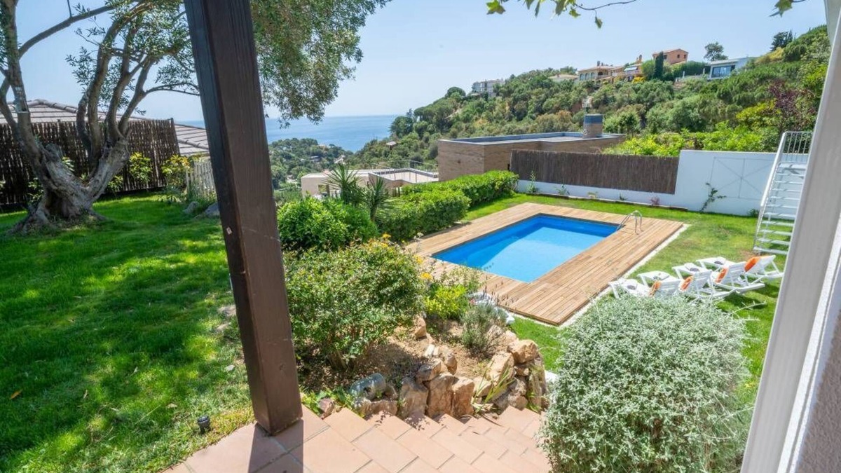 Tossa de Mar Villa | Villa con playa privada, suite con chill out y vista al mar. Piscina agua salina