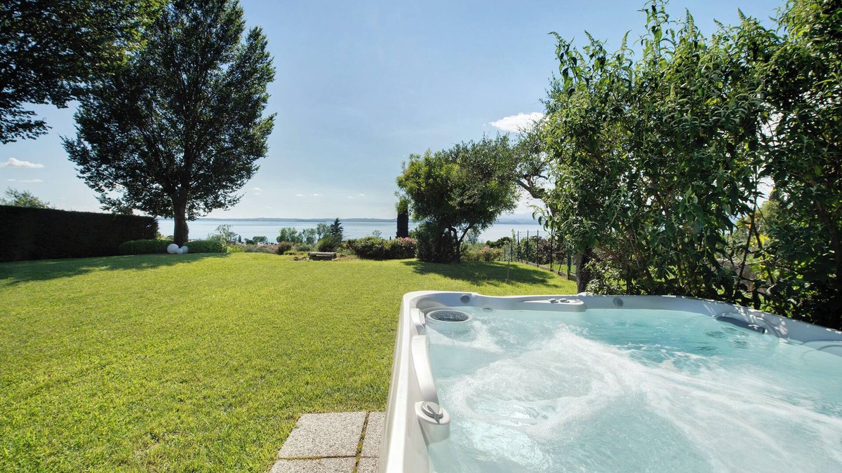 Bardolino Villa | Villa 'Con Vista Mozzafiato Sul Lago' with Lake View, Wi-Fi and Air Conditioning