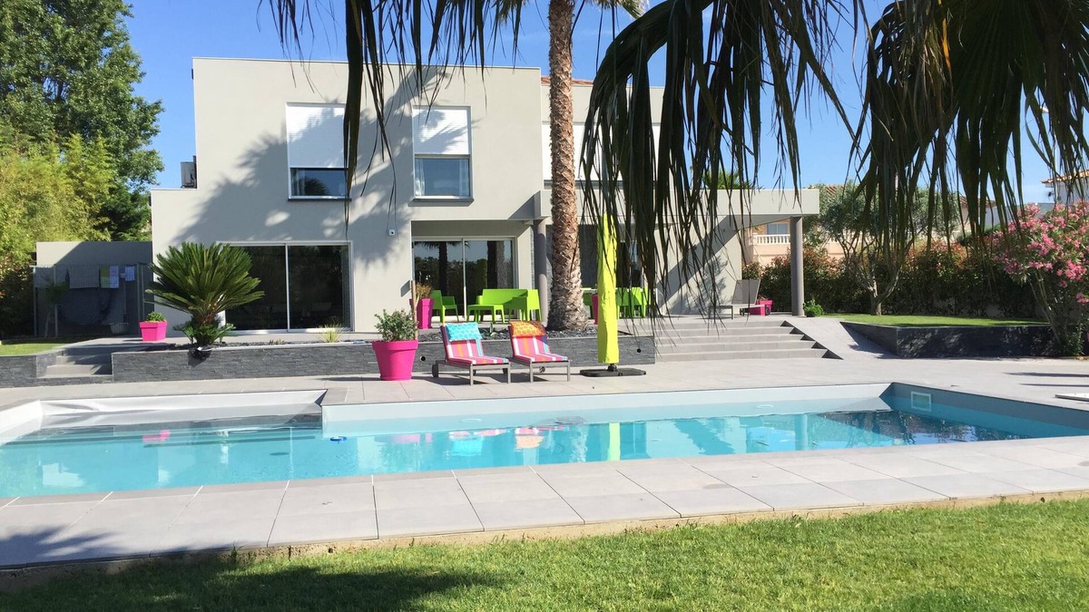 Massilia Villa | VILLA CONTEMPORAINE private pool 5* tourist residence close to beaches