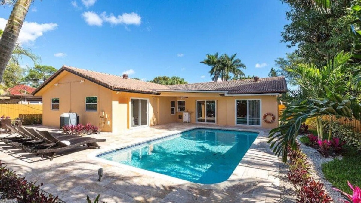 Boca Raton House | Villa Coral 4 BD 3 BA Heated Pool BBQ Remote Work Setup