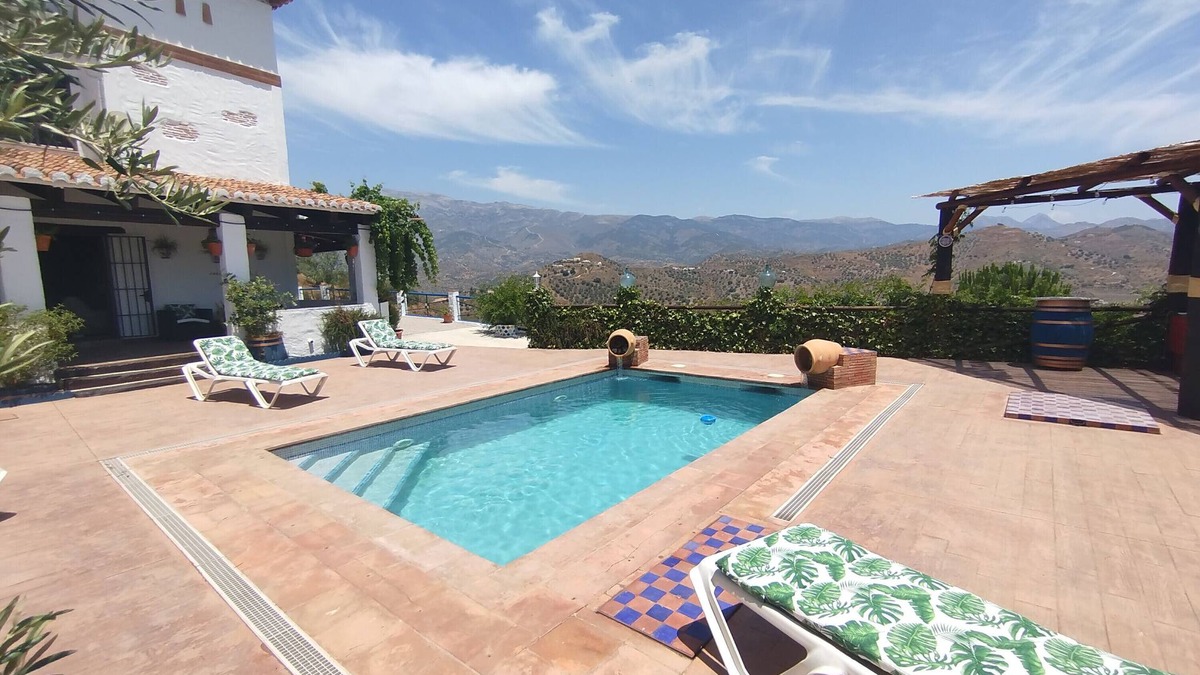 Arenas House | Villa 'Cortijo Miraflores' with Sea Views, Private Pool, and Wi-Fi