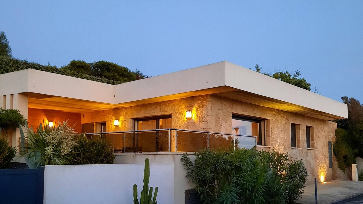 Tizzano House | Villa Côté Port in the heart of the fishing village with sea view. Air conditioning, WIFI