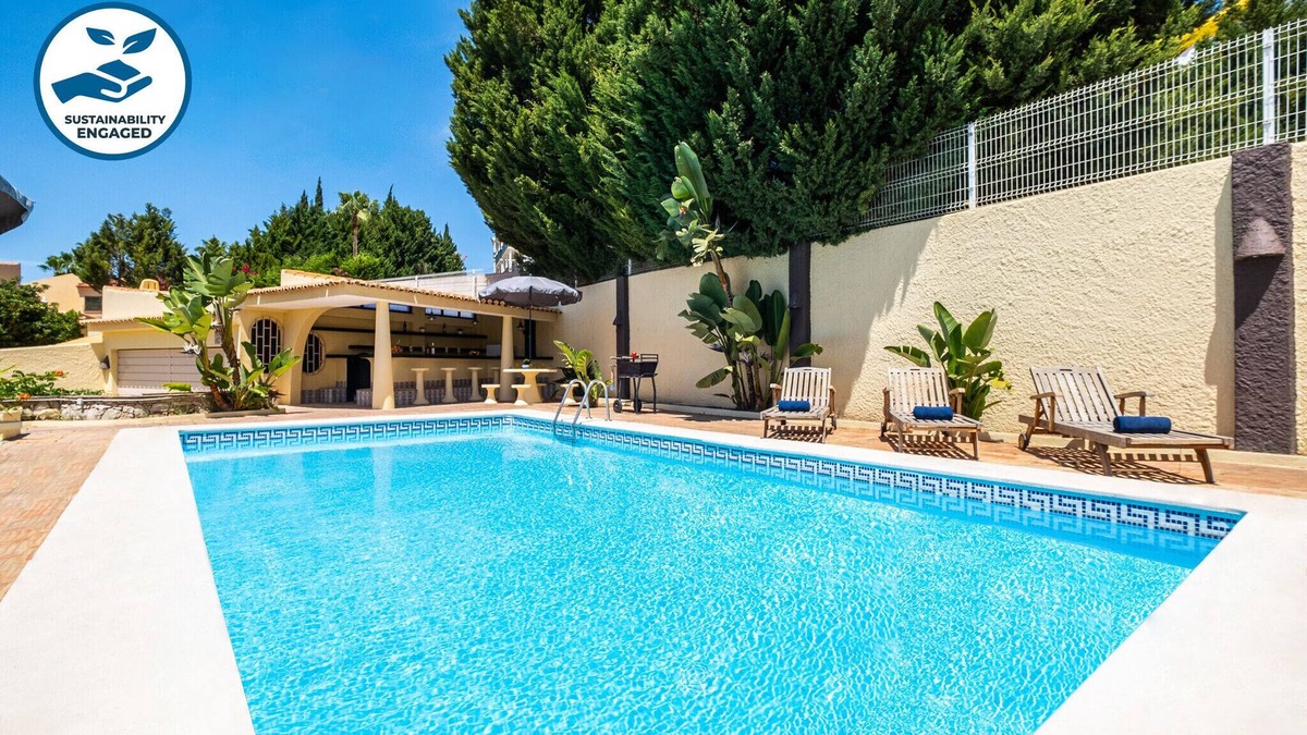 Montechoro Villa | Villa Crisandra w/heatable pool, Albufeira