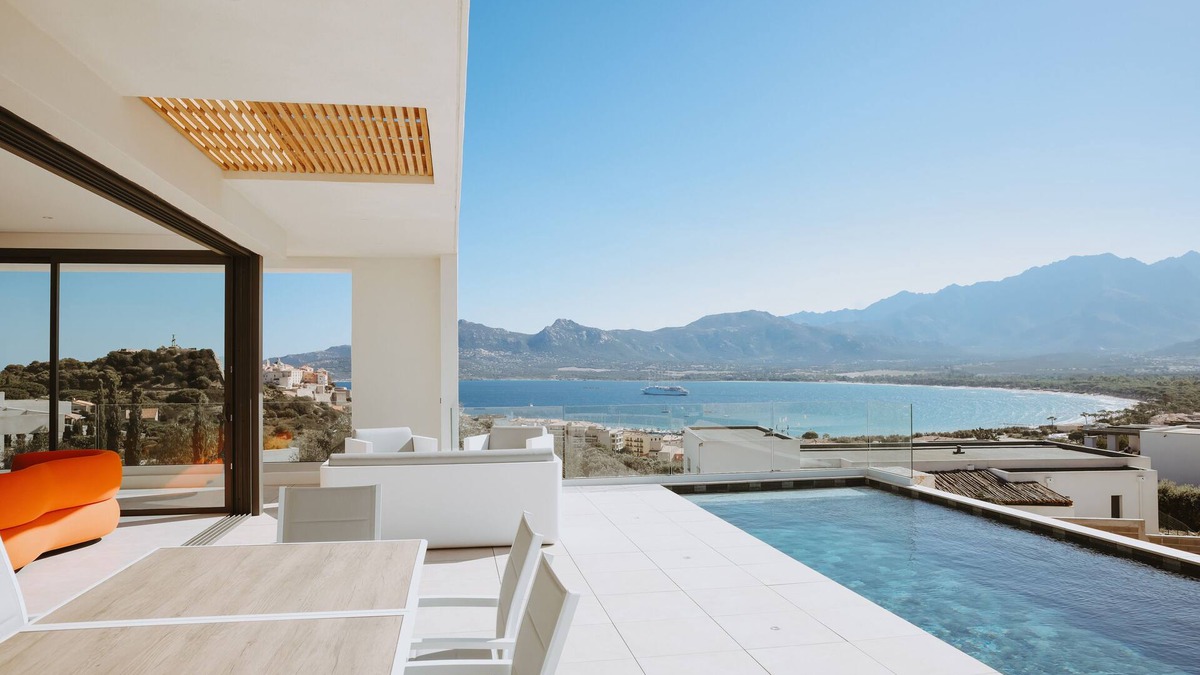 Calvi House | Villa d' Architecte Avec Superbe vue sur la Baie de Calvi, Entre mer et Montagne