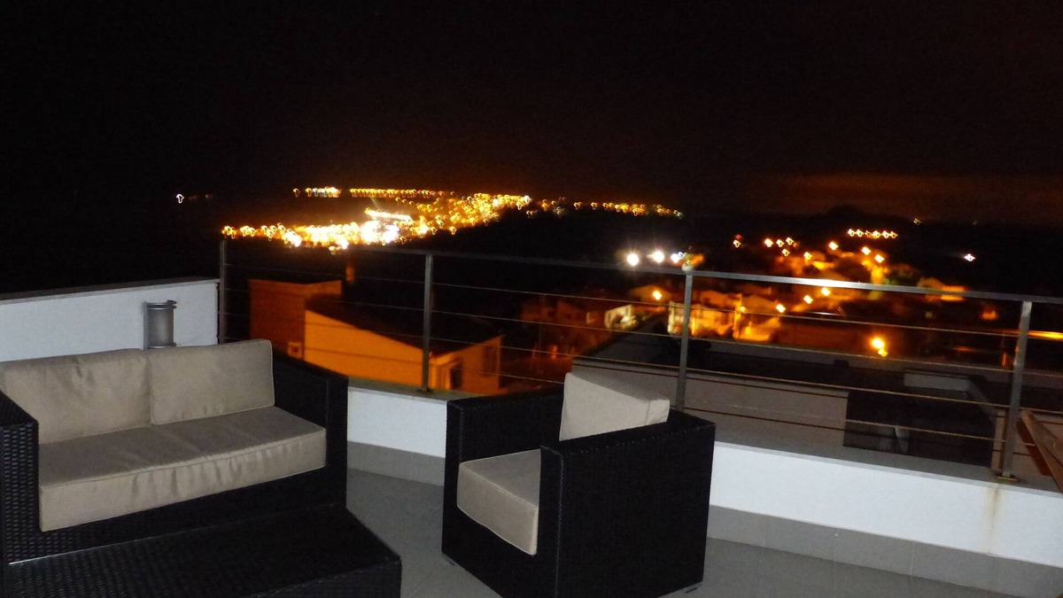 Famalicao Villa | Villa d'ARCHITECTE, Sur les hauteurs, VUE MER, calme, TERRASSE 360°.