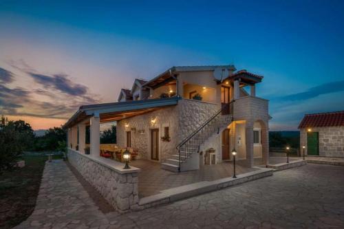 Oklaj Villa | Villa Dalmata