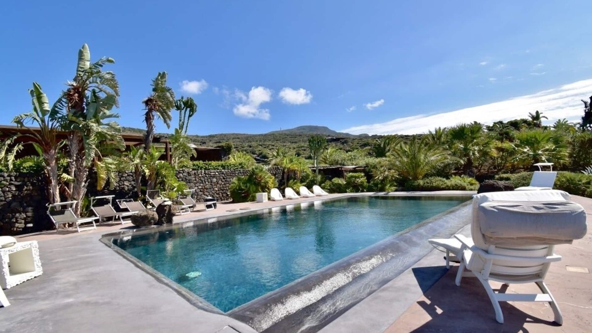 Pantelleria Villa | Villa Dammuso Delle solo isole for rent in Pantelleria