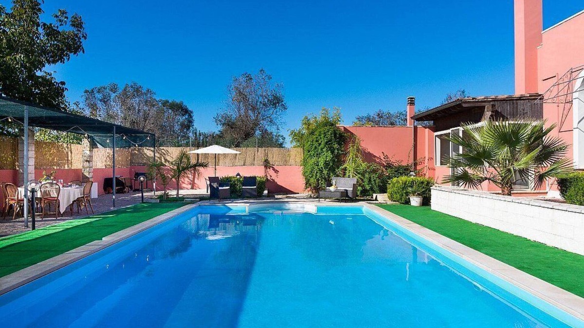 Casarano Villa | Villa Dana: An elegant and welcoming villa situated in a quiet location, a few minutes from the town center, with Free WI-FI.