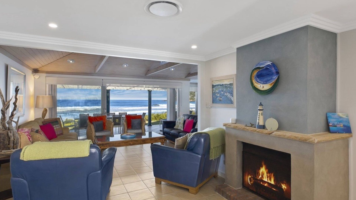 North Avoca House | Villa Dandaloo - Absolute Beachfront