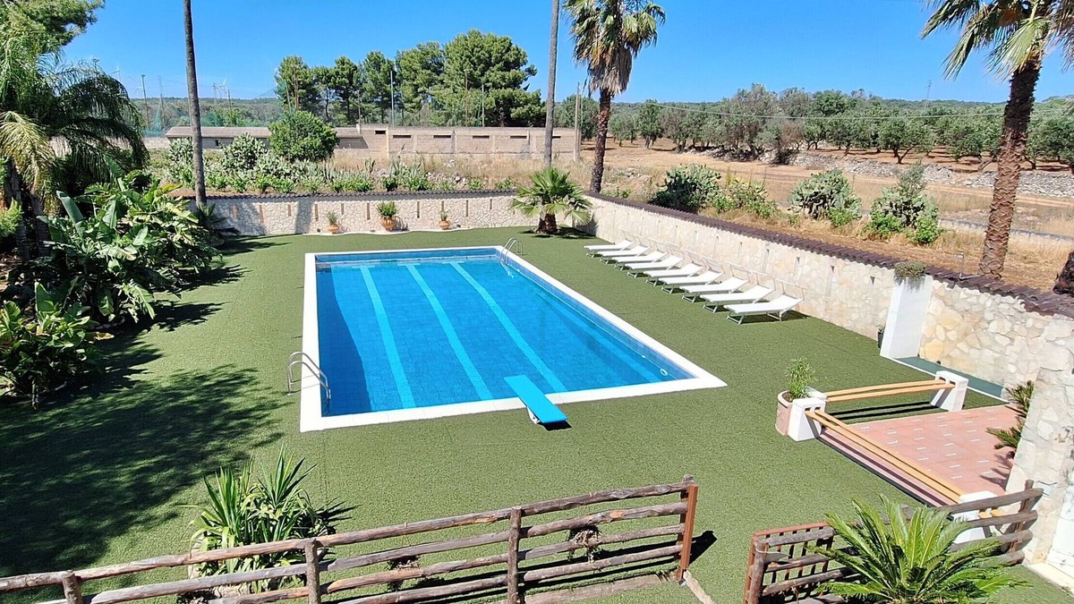 Villa Castelli Villa | Villa 'Dany with Pool' with Private Pool, Wi-Fi and Air Conditioning