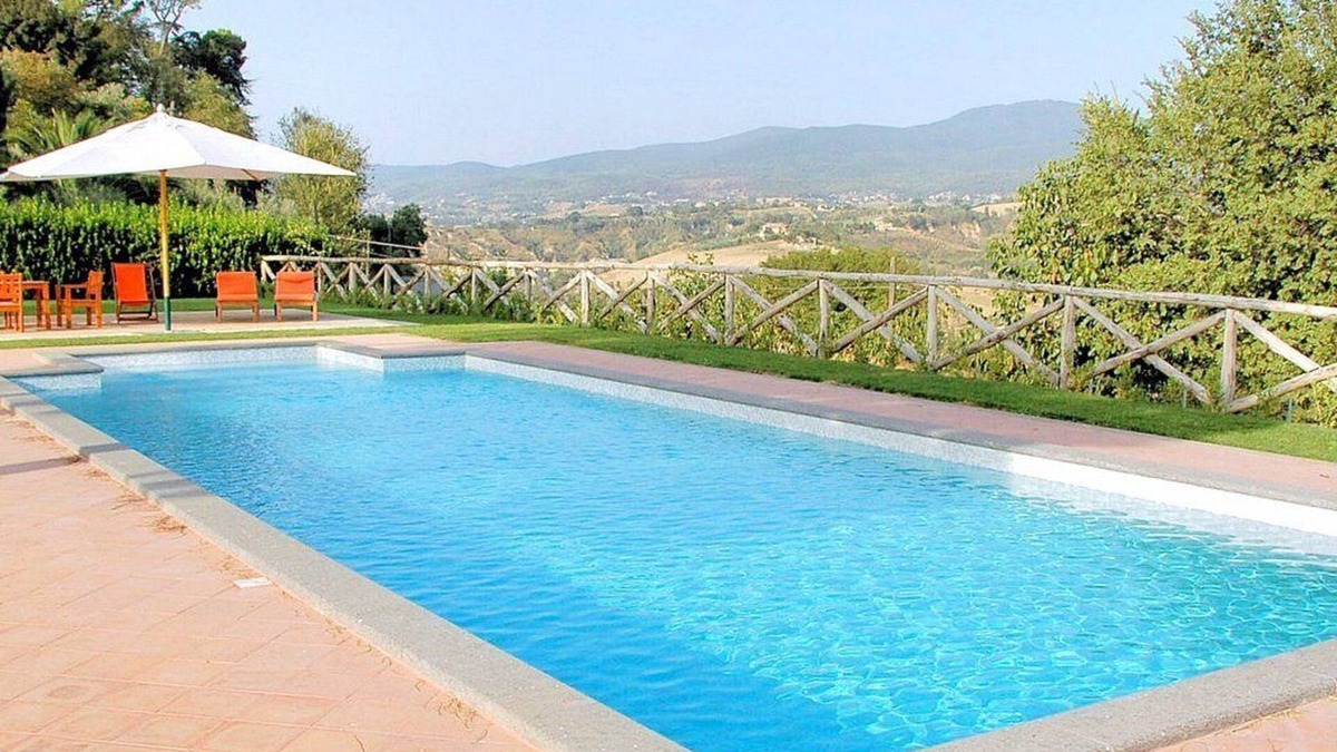 Calvi di Umbria Villa | Villa Darsia: A splendid and luminous two-story villa surrounded by meadows and by green hills, with Free WI-FI.
