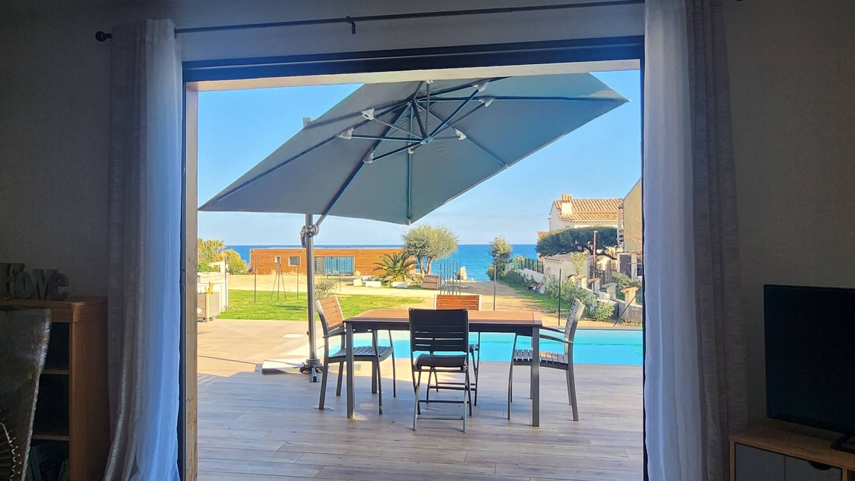 Bravone Villa | Villa de 100 m² les Pieds Dans L'eau Avec Piscine Privée
