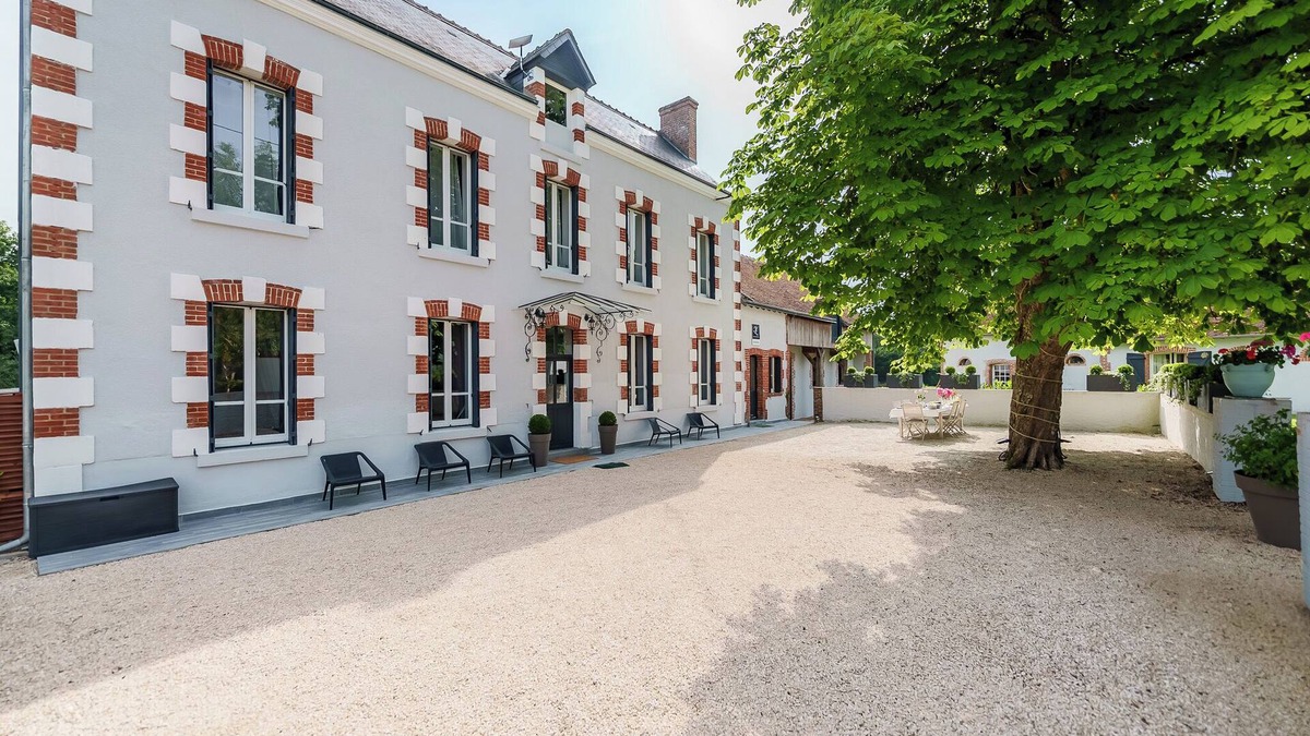 Langon Villa | Villa de Nocfond, rural luxury 2 hours from Paris with jacuzzi, sauna, swimming pool, air conditioning