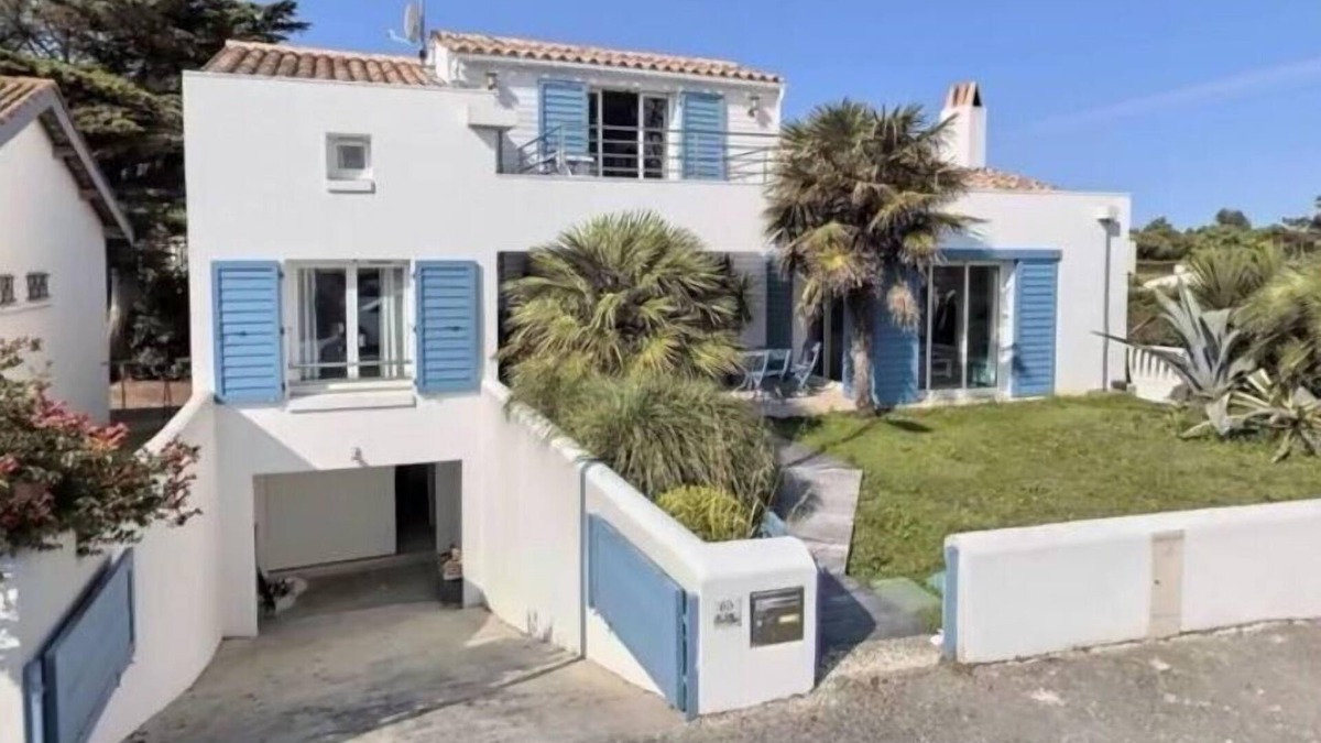 La Bree-les-Bains Villa | Villa de Standing, Face à la mer et à la Plage, Avec Piscine Chauffée