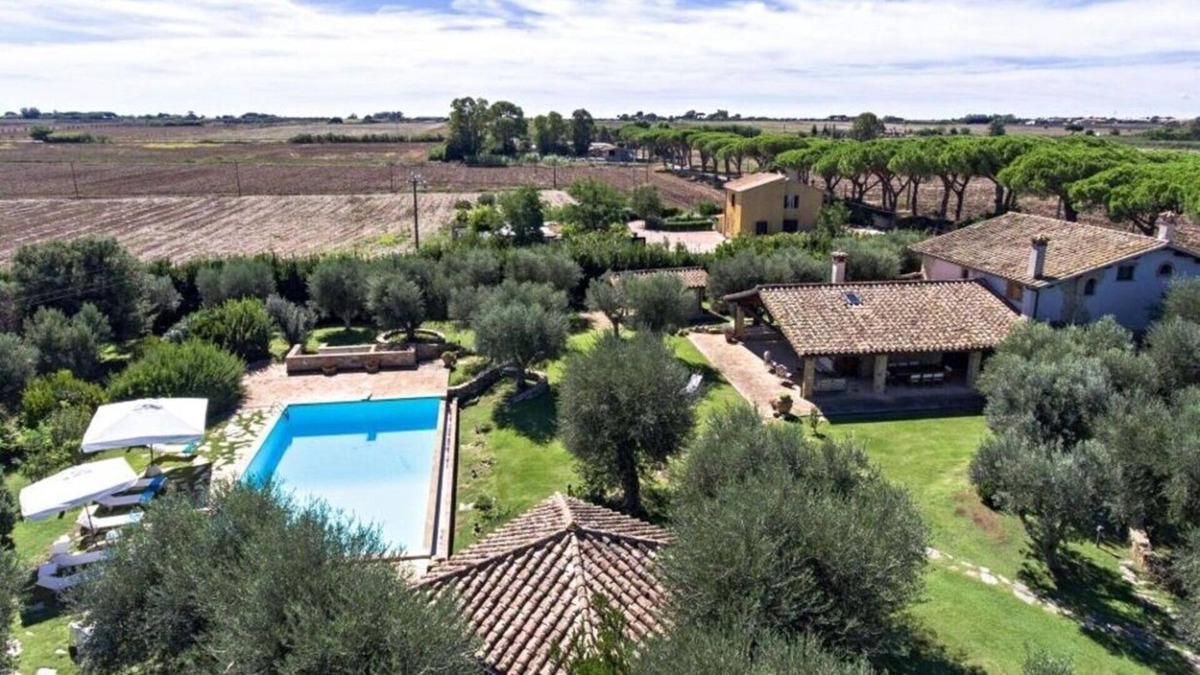 Capalbio Villa | Villa Degli Ulivi tuscan casale with p/pool and olives garden