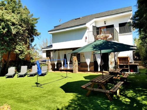 Navahermosa Villa | Villa del Monte Casa Rural