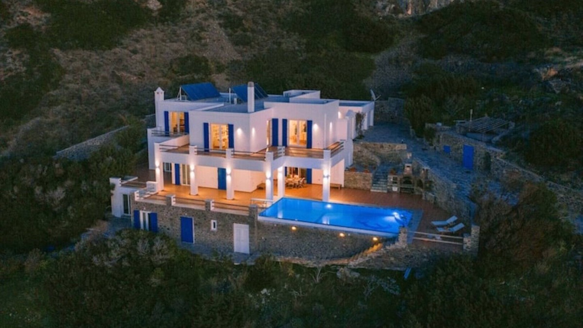 Syros Villa | Villa Delfini, beachfront, best 2-16 guests, Syros