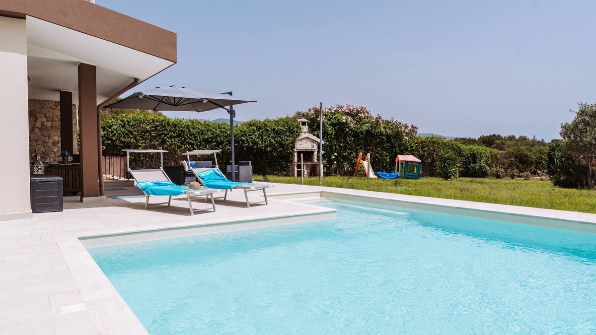 Quartu Sant'Elena Villa | Villa 'Delle Viole' with Private Pool, Wi-Fi and Air Conditioning