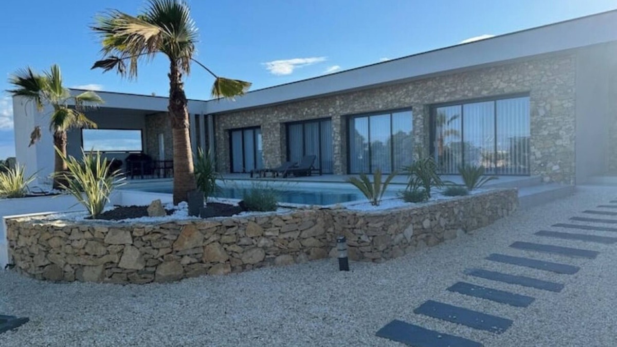 Quartier des Espesses Villa | 🏡 Villa des 5 Sens - Elegance, Space and Serenity at the gates of Nîmes