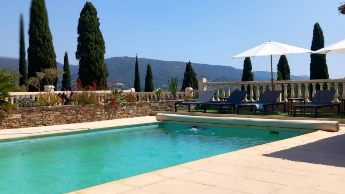 Bormes-Les-Mimosas Apartment | Villa des Cyprès high comfort secure parking, quiet in Bormes les Mimosas
