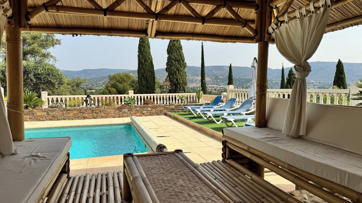 Bormes-Les-Mimosas Apartment | Villa des Cyprès property magnificent secure and peaceful private parking lot