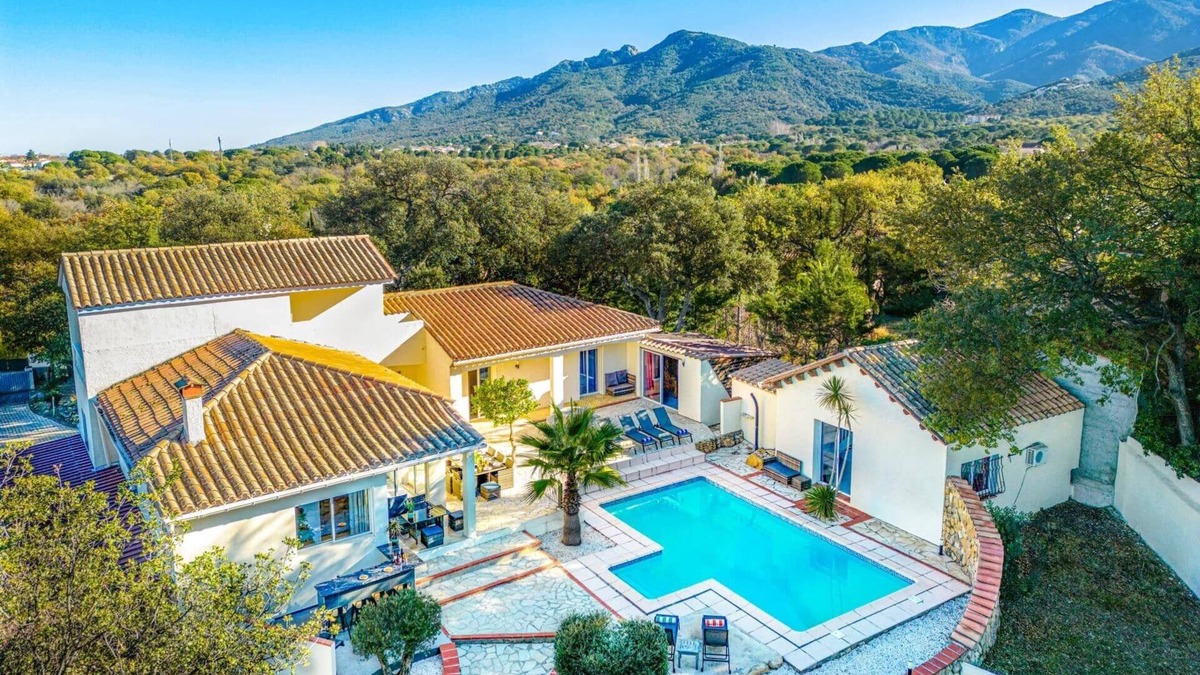 Laroque-des-Alberes Villa | Villa des Alberes by Villa Plus