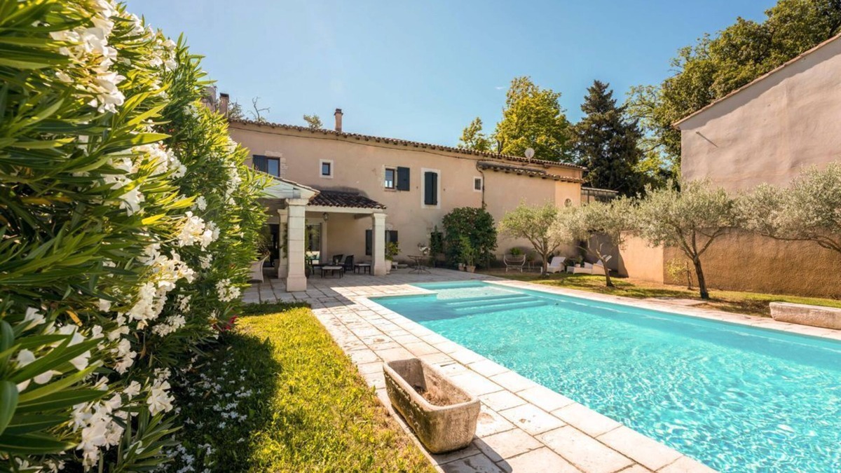 Le Pontet Villa | Villa Des Papes - Three Bedroom Villa, Sleeps 8