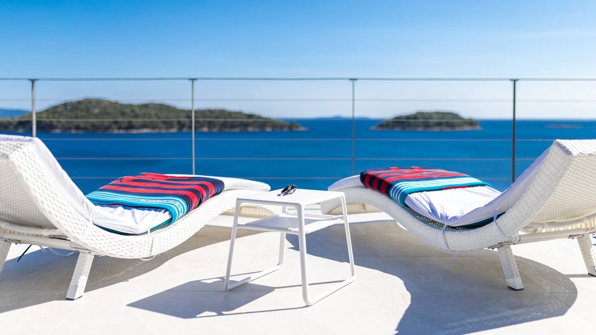 Prizba Villa | Villa Desire - Three Bedroom Villa with Pool and Sea View