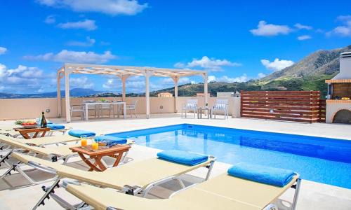 Kournas Villa | Villa Di Giorgio Heated Pool