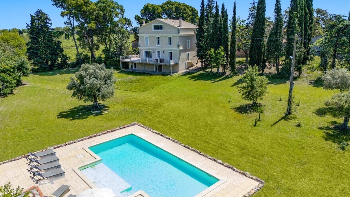 Capestang Villa | Villa Domaine du Midi by Villa Plus