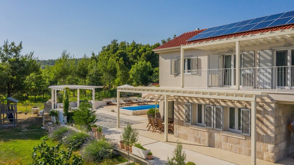 Tugare Villa | Villa Donari - Eco friendly villa with 4 bedrooms and private pool