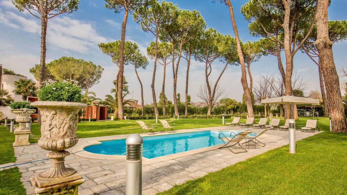Gianicolense Villa | VILLA DORIA - Six Bedroom Villa, Sleeps 12
