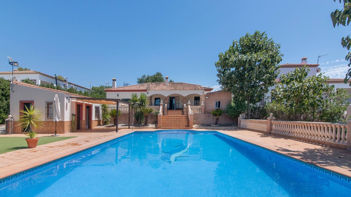 Cantillana Villa | Villa 'Durán Esteban' with Mountain Views, Wi-Fi and Air Conditioning