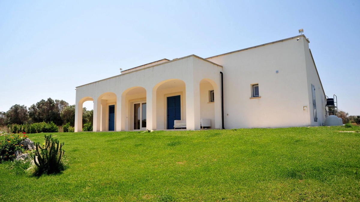 Otranto Villa | Villa 'Elegante A Otranto' with Shared Terrace, Wi-Fi and Air Conditioning