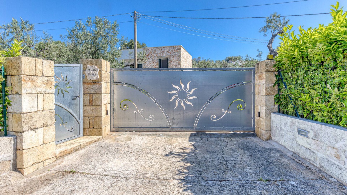 Marina di Pescoluse Villa | Villa Elena with Sea View, Wi-Fi and Air Conditioning
