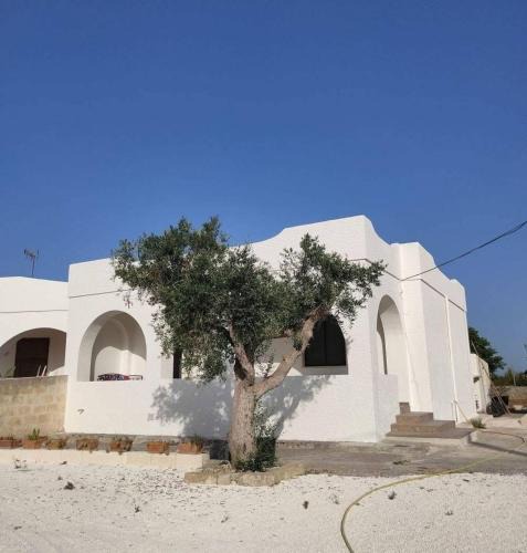 Diso Villa | Villa Ella indipendente con 3 camere da letto giardino e parcheggio privato