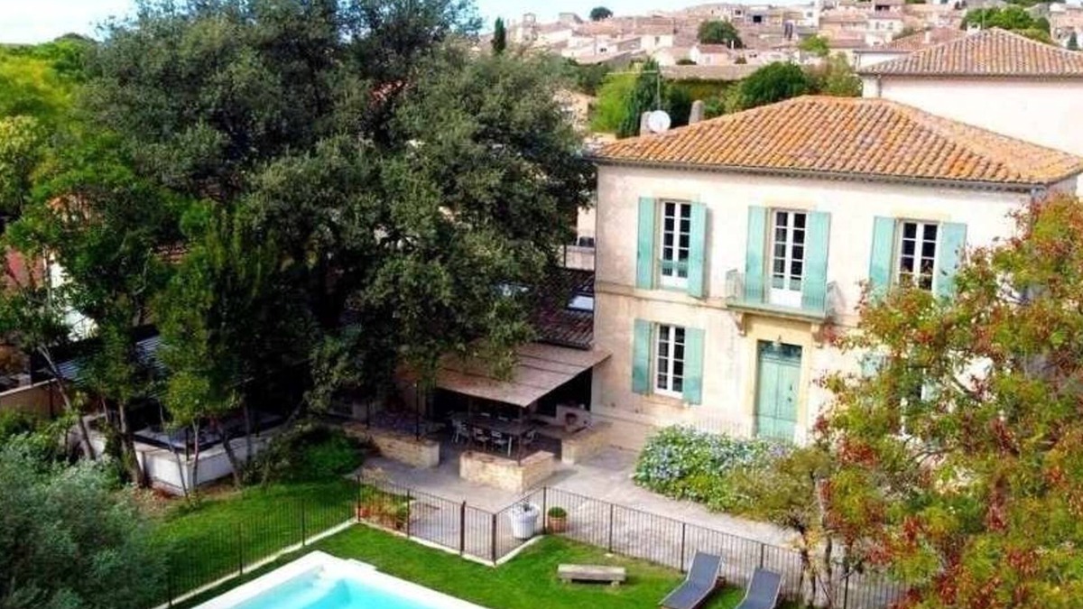 Gallargues-le-Montueux House | Villa Émilie with swimming pool and wooded park in the heart of the Village