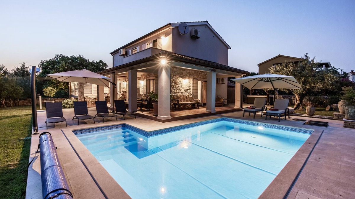 Kontesici Villa | Villa Emely for 8 people near Poreč with heated pool & jacuzzi