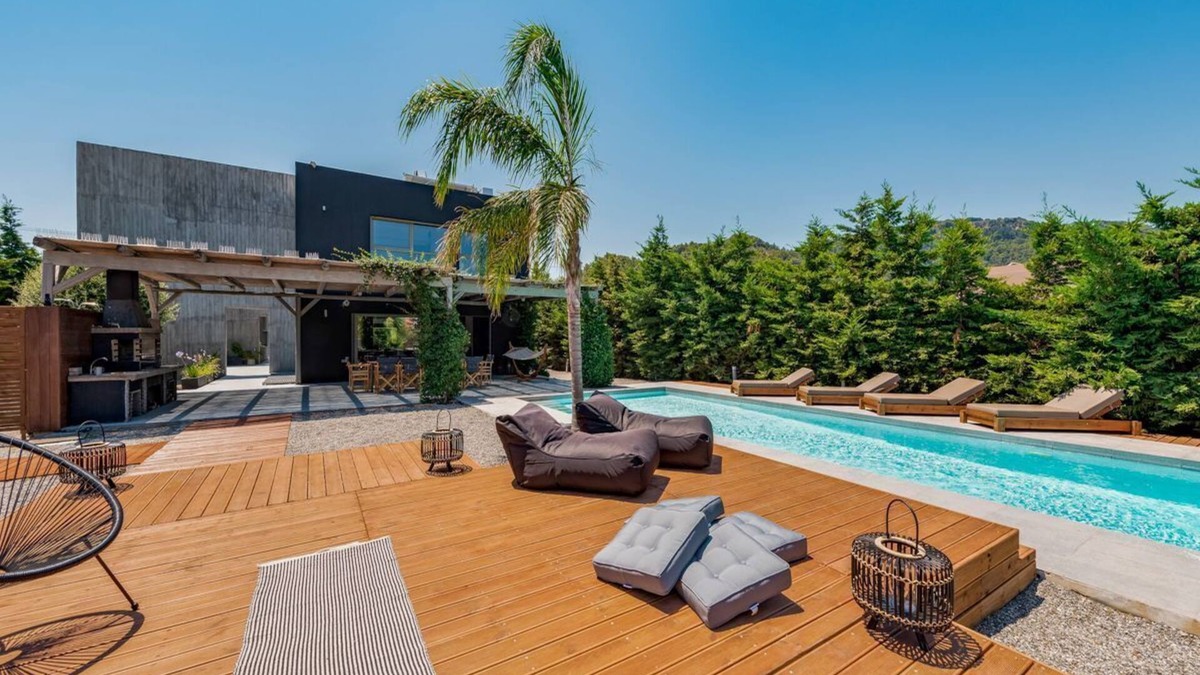 Ialyssos Villa | Villa Enteka - Six Bedroom Villa, Sleeps 12