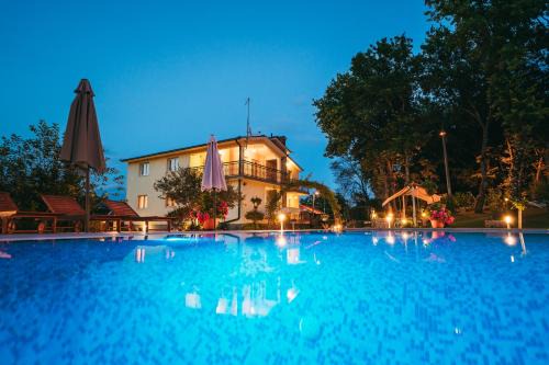 Prolozac Villa | Villa Estera