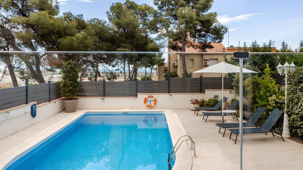 Castelldefels House | Villa 'Ethel' with Mountain View, Wi-Fi and Air Conditioning
