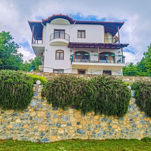 Edessa Villa | Villa Etheras - Nested between Nature by Amazing View - 5 mins from Edessa
