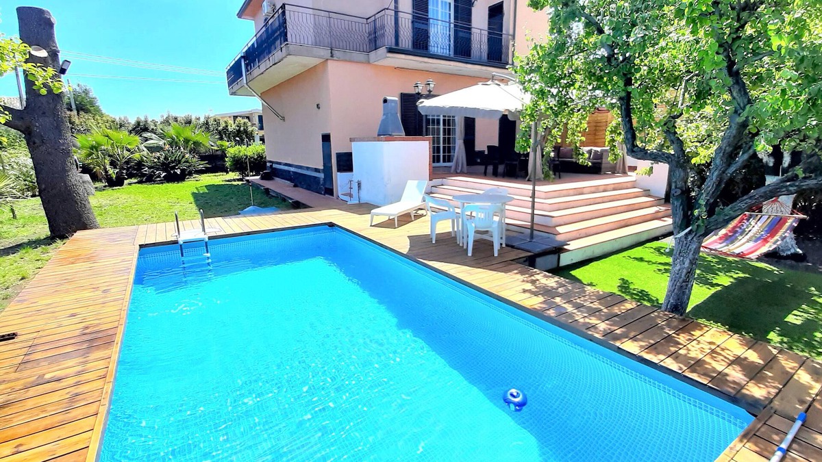 Blandano Villa | Villa Etna, with swimming pool and garden.