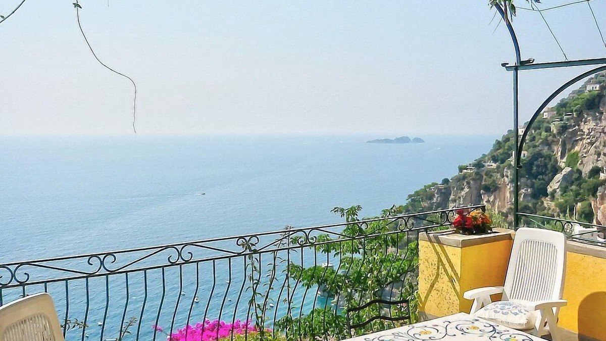 Positano Villa | Villa Eunice: A splendid two-story villa located on the high coast in front of the sea, with Free WI-FI.