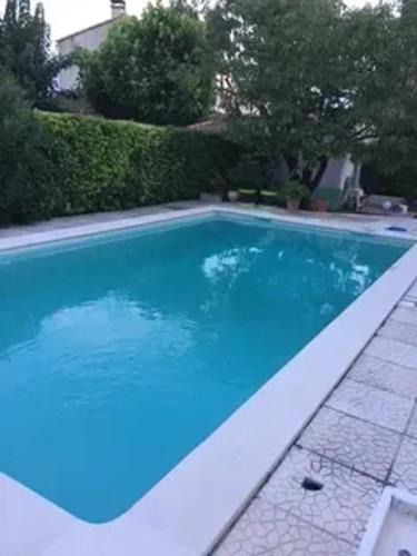 Milhaud Villa | Villa familiale avec piscine à Milhaud - 100 m² 2