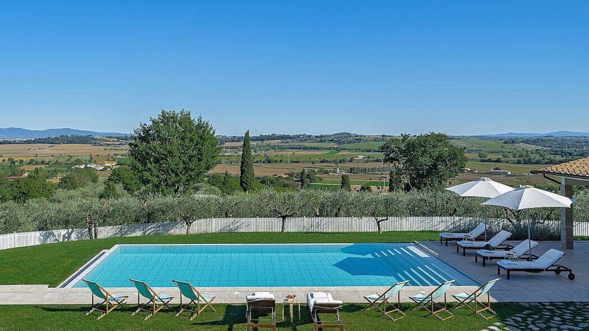 Foiano della Chiana House | Villa Fara B: An elegant and welcoming apartment that is part of a villa surrounded by olive groves, with Free WI-FI.