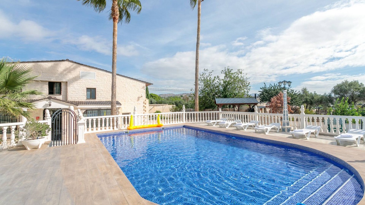 Alicante Villa | Villa 'Favorita' with Private Pool, Wi-Fi and Air Conditioning
